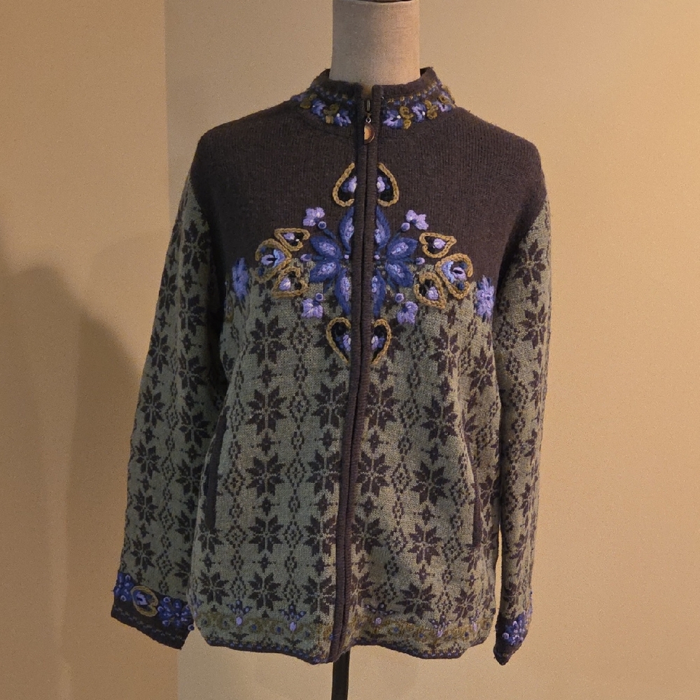 Icelandic Design Embroidered Zip-Up Cardigan